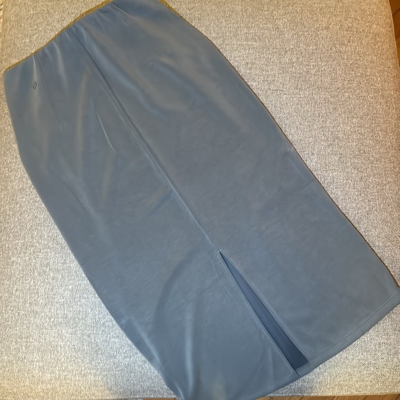 Sofstreme HR Midi Skirt - Picture 9 of 9